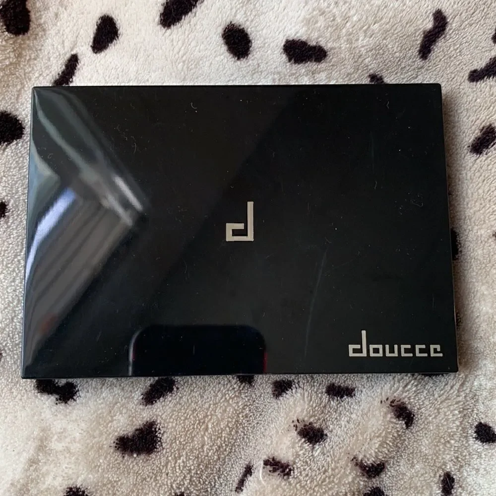 NWOT Doucce posh powder palette!! Never used!!